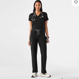 FIGS KADE CARGO SCRUB PANTS
STYLE # T21004